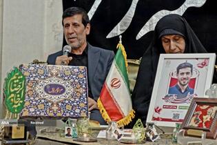 دیدار خادمیاران و یاوران رضوی با خانواده شهید مصطفی غریب شیرنگی