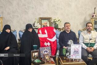 دیدار خادمیاران و یاوران رضوی با خانواده شهید محسن خاکساری