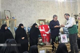 دیدار خادمیاران و یاوران رضوی با خانواده شهید محسن خاکساری