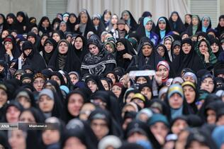 دیدار هزاران نفر از زنان و دختران با رهبر معظم انقلاب