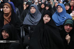 دیدار هزاران نفر از زنان و دختران با رهبر معظم انقلاب