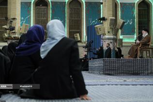 دیدار هزاران نفر از زنان و دختران با رهبر معظم انقلاب