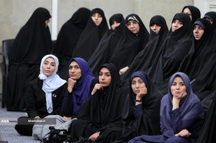 دیدار هزاران نفر از زنان و دختران با رهبر معظم انقلاب