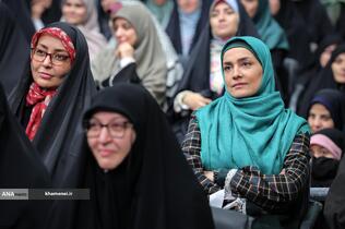 دیدار هزاران نفر از زنان و دختران با رهبر معظم انقلاب