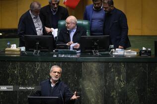 تقدیم لایحه بودجه ۱۴۰۵ توسط رئیس جمهور به مجلس