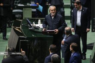 تقدیم لایحه بودجه ۱۴۰۵ توسط رئیس جمهور به مجلس