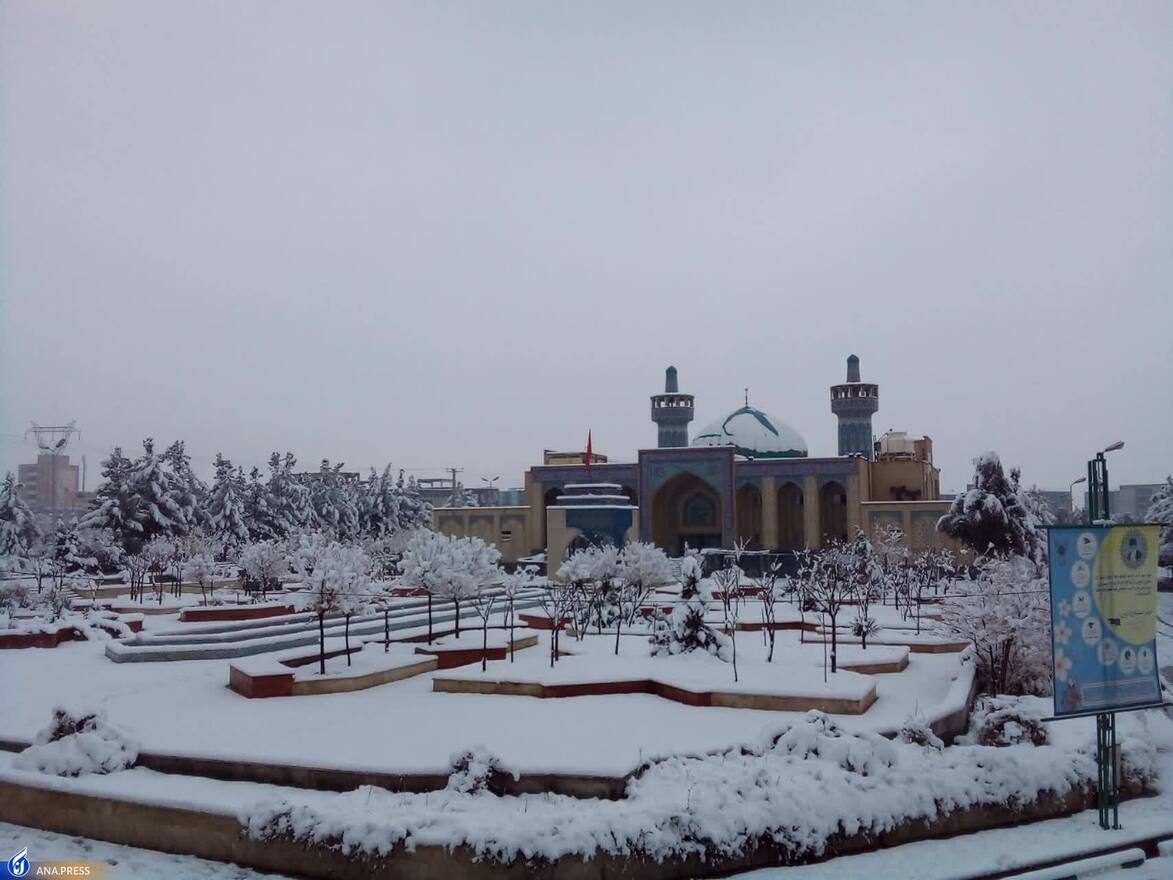 دانشگاه آزاد اسلامی واحد قم در یک روز برفی