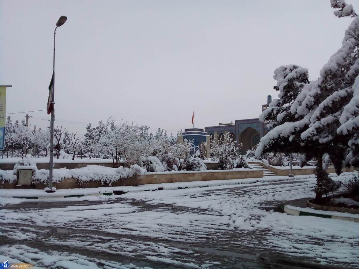 دانشگاه آزاد اسلامی واحد قم در یک روز برفی