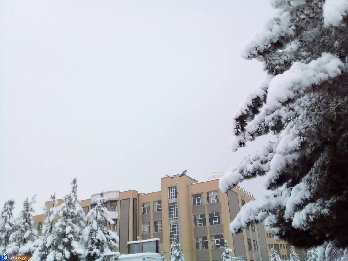 دانشگاه آزاد اسلامی واحد قم در یک روز برفی