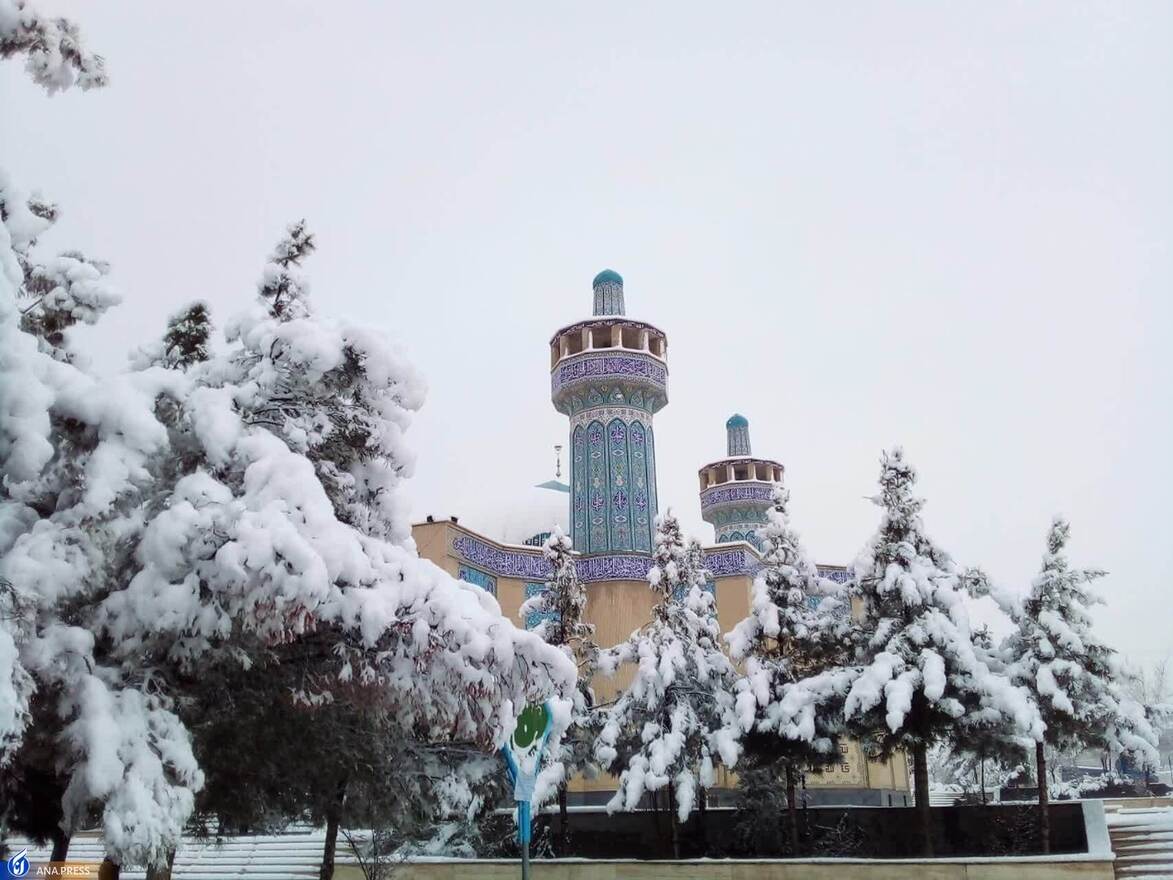 دانشگاه آزاد اسلامی واحد قم در یک روز برفی