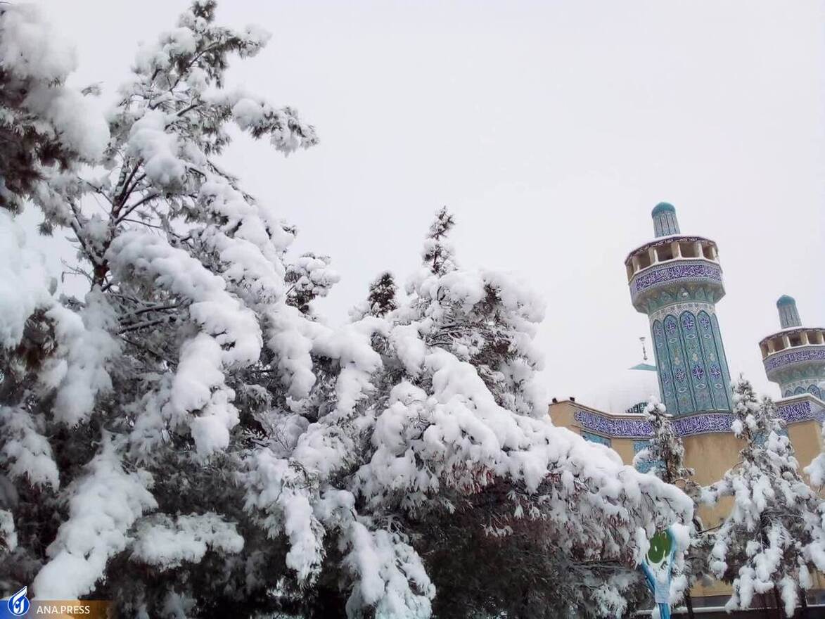 دانشگاه آزاد اسلامی واحد قم در یک روز برفی