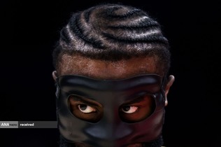 بسکتبالیست جیلن براون با ماسک محافظ صورت در مسابقات بسکتبال، واشنگتن