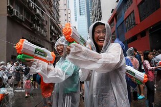 آب بازی در جشنواره سونگ‌کران، هنگ‌کنگ