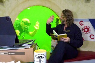 زندگی دکتر جوزف دیتوری محقق پزشکی در داخل لژ زیردریایی در تالاب کی لارگو، فلوریدا که رکورد طولانی ترین زمان زندگی در زیر آب را شکست. 