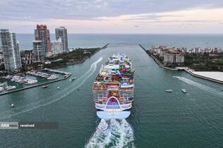 حرکت رویال کارائیب نماد دریاها، بزرگترین کشتی تفریحی جهان، برای سفر افتتاحیه در میامی