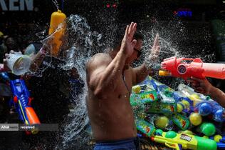 آبپاشی در سال نو در بانکوک، تایلند