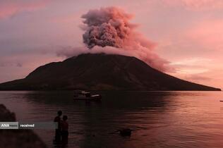 فوران آتشفشان کوه روانگ در سیتارو، اندونزی