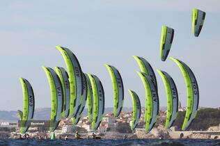 مسابقه هیجان‌انگیز قایق‌های بادبانی در مارسی، فرانسه