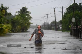 آثار ناشی از طوفان هلن در شهر ساحلی گوانیمار، کوبا
