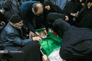 وداع با پیکر‌ مطهر  شهید حجت‌الاسلام محمد مقیسه رئیس شعبه ۵۳ دیوان عالی کشور در معراج شهدای تهران