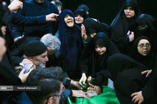 وداع با پیکر‌ مطهر  شهید حجت‌الاسلام محمد مقیسه رئیس شعبه ۵۳ دیوان عالی کشور در معراج شهدای تهران