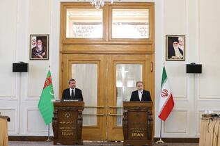 کنفرانس خبری سیدعباس عراقچی وزیر امورخارجه و رشید مردوف وزیر امور خارجه ترکمنستان 