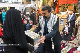 تجلیل از خانواده شهدا در مراسم بیستمین یادواره ۸۴ شهید محله نبرد تهران 