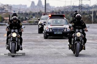  پرش چتربازان از برج میلاد به مناسبت ۱۲ فروردین 