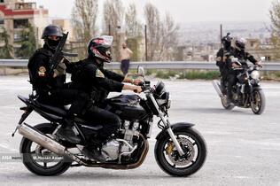  پرش چتربازان از برج میلاد به مناسبت ۱۲ فروردین 