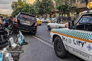 برخورد عجیب خودرو با جدول