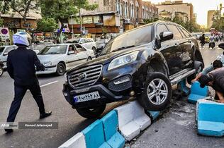 برخورد عجیب خودرو با جدول