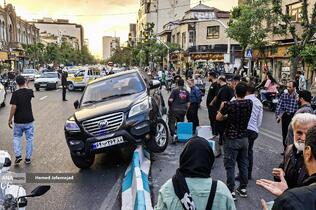 برخورد عجیب خودرو با جدول