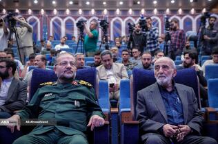 سردار غلامرضا سلیمانی رئیس سازمان بسیج مستضعفین و حسین شریعتمداری سرپرست موسسه کیهان