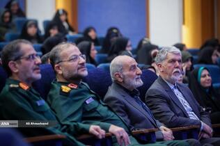 سید عباس صالحی وزیر فرهنگ و ارشاد اسلامی، حسین شریعتمداری سرپرست موسسه کیهان و سردار غلامرضا سلیمانی رئیس سازمان بسیج مستضعفین