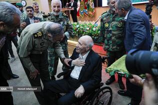 تقدیر از امیرسرتیپ منوچهر دژکام به پاس سال‌ها مجاهدت در دوران دفاع مقدس