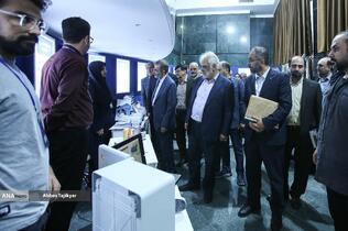 علی منتظری مقدم رئیس جهاد دانشگاهی در بازدید از نمایشگاه علمی دانشگاه آزاد اسلامی