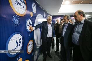 علی منتظری مقدم رئیس جهاد دانشگاهی در بازدید از نمایشگاه علمی دانشگاه آزاد اسلامی