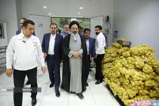 بازدید حجت الاسلام سید عبدالفتاح نواب سرپرست حجاج ایرانی از آشپزخانه ابوسرحد مکه