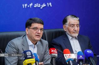 یحیی آل‌اسحاق رئیس شورای راهبردی مرکز ملی فرش دستباف ایران و محمدصادق مفتح مشاور وزیر صنعت، معدن و تجارت در امور بازرگانی