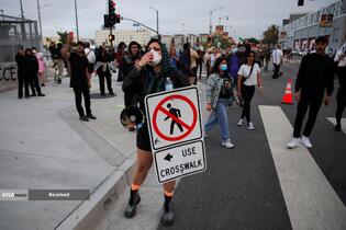 درگیری پلیس ضد شورش و معترضان در لس‌آنجلس آمریکا