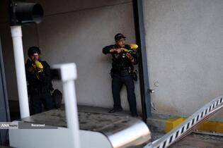 درگیری پلیس ضد شورش و معترضان در لس‌آنجلس آمریکا