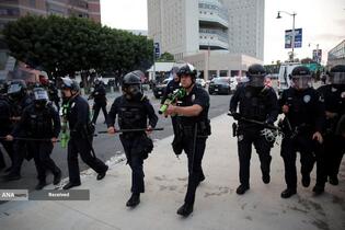 درگیری پلیس ضد شورش و معترضان در لس‌آنجلس آمریکا