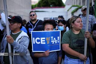 درگیری پلیس ضد شورش و معترضان در لس‌آنجلس آمریکا