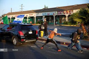 درگیری پلیس ضد شورش و معترضان در لس‌آنجلس آمریکا