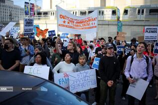 درگیری پلیس ضد شورش و معترضان در لس‌آنجلس آمریکا