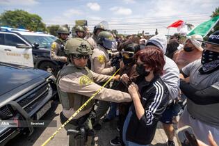 درگیری پلیس ضد شورش و معترضان در لس‌آنجلس آمریکا