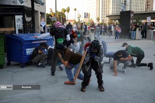 درگیری پلیس ضد شورش و معترضان در لس‌آنجلس آمریکا