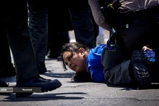 درگیری پلیس ضد شورش و معترضان در لس‌آنجلس آمریکا