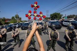 درگیری پلیس ضد شورش و معترضان در لس‌آنجلس آمریکا