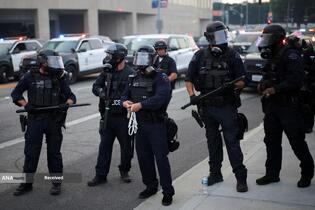 درگیری پلیس ضد شورش و معترضان در لس‌آنجلس آمریکا